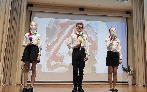 Имя дважды Героя Советского Союза С.И. Грицевца присвоено пионерской дружине самой большой школы Барановичей Имя дважды Героя Советского Союза С.И. Грицевца присвоено пионерской дружине самой большой школы Барановичей