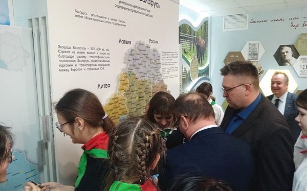 Имя дважды Героя Советского Союза С.И. Грицевца присвоено пионерской дружине самой большой школы Барановичей Имя дважды Героя Советского Союза С.И. Грицевца присвоено пионерской дружине самой большой школы Барановичей