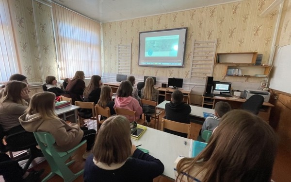 Инспектор Барановичского ГРОЧС посещает районные школы