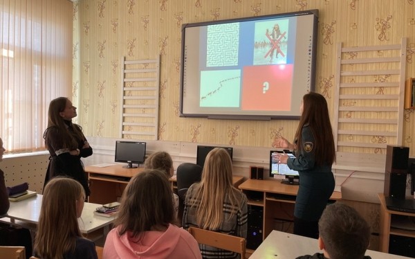 Инспектор Барановичского ГРОЧС посещает районные школы