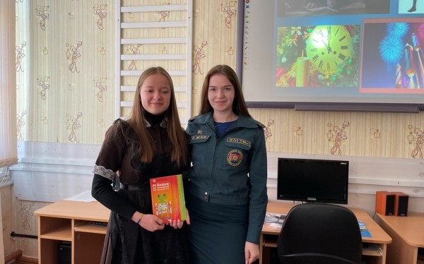 Инспектор Барановичского ГРОЧС посещает районные школы