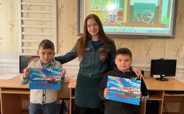 Инспектор Барановичского ГРОЧС посещает районные школы