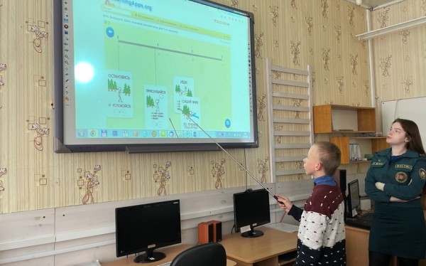 Инспектор Барановичского ГРОЧС посещает районные школы