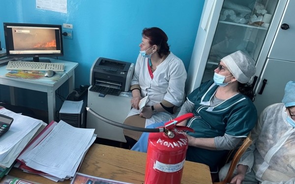 О правилах безопасности важно знать всем. Представитель ГРОЧС встретился с работниками Молчадской больницы сестринского ухода О правилах безопасности важно знать всем. Представитель ГРОЧС встретился с работниками Молчадской больницы сестринского ухода