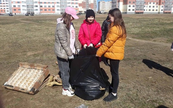 Парк семейных деревьев в Боровках засиял чистотой Парк семейных деревьев в Боровках засиял чистотой