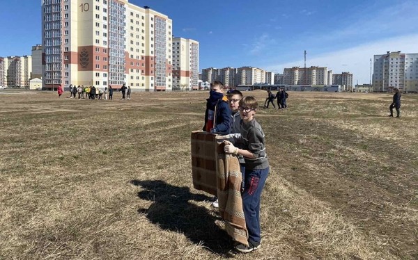 Парк семейных деревьев в Боровках засиял чистотой Парк семейных деревьев в Боровках засиял чистотой