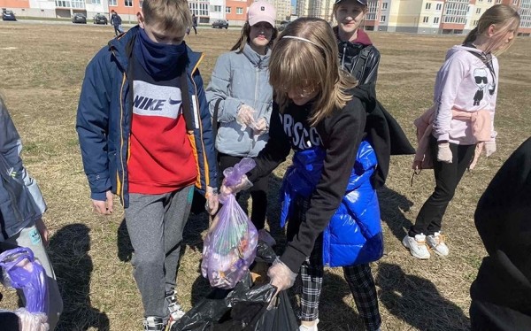 Парк семейных деревьев в Боровках засиял чистотой Парк семейных деревьев в Боровках засиял чистотой