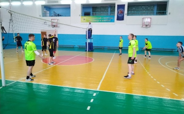 В День здоровья в разгаре – чемпионат Барановичей по волейболу В День здоровья в разгаре – чемпионат Барановичей по волейболу