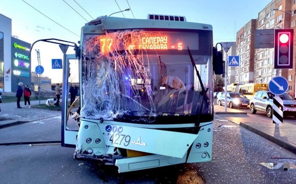 В Минске столкнулись два троллейбуса и два авто, есть пострадавшие