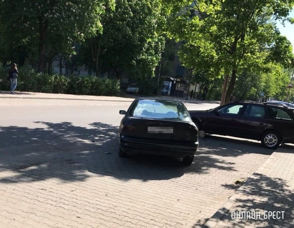 Читатель: В Бресте на Молодогвардейской неизвестные ударили две машины и скрылись с места ДТП
Читатель: В Бресте на Молодогвардейской неизвестные ударили две машины и скрылись с места ДТП