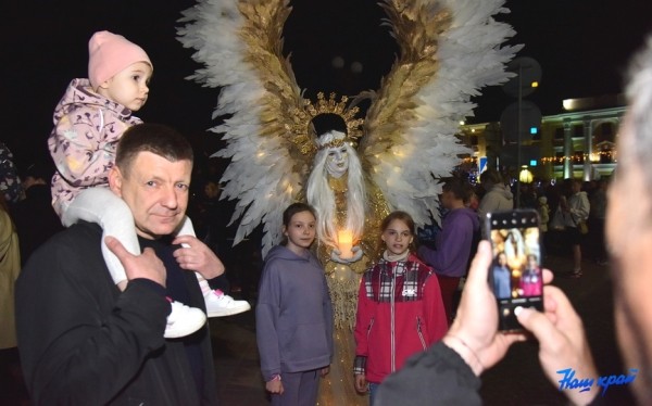 Живые скульптуры, ярмарки мастеров, интерактивные площадки: чем еще радует горожан «Барановичская весна» Живые скульптуры, ярмарки мастеров, интерактивные площадки: чем еще радует горожан «Барановичская весна»