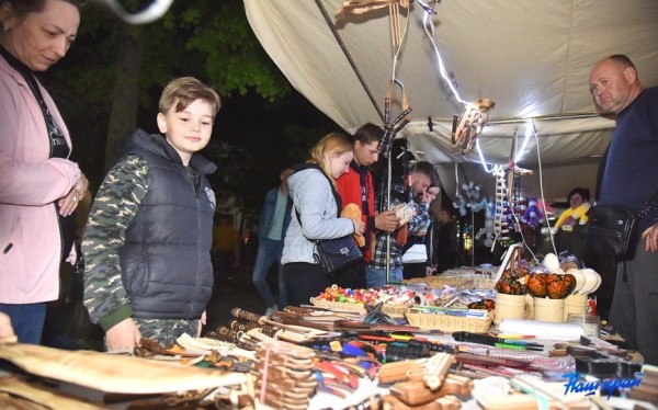 Живые скульптуры, ярмарки мастеров, интерактивные площадки: чем еще радует горожан «Барановичская весна» Живые скульптуры, ярмарки мастеров, интерактивные площадки: чем еще радует горожан «Барановичская весна»