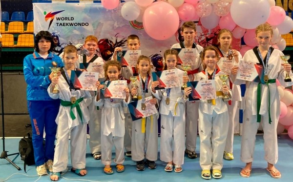 12 медалей привезли юные барановичские таэквондисты с республиканского турнира «Берестье 2022»
