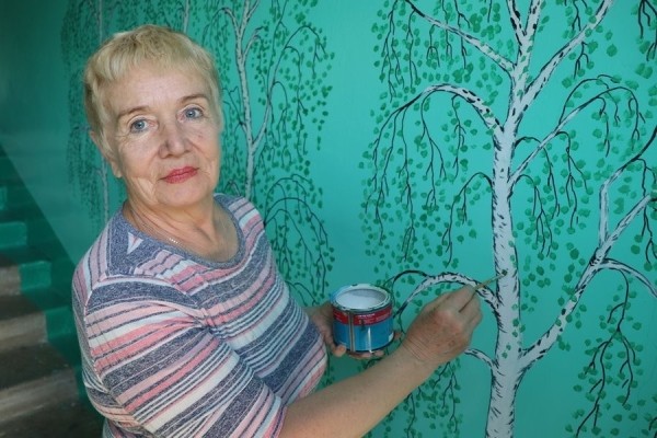 За год женщина превратила подъезд в арт-пространство За год женщина превратила подъезд в арт-пространство