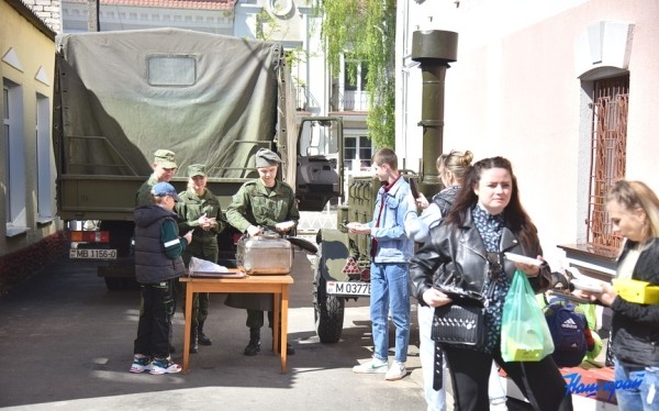 Фотофакт. Интерактивные площадки «Вечер поколений» в Барановичах ко Дню Победы