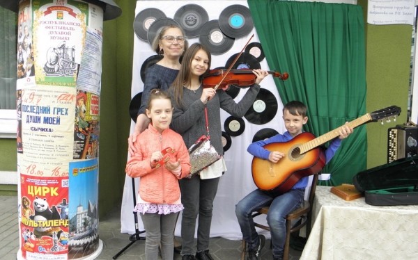 Интерактивная библиотечная площадка «Музыка в каждом из нас» собрала горожан  Интерактивная библиотечная площадка «Музыка в каждом из нас» собрала горожан