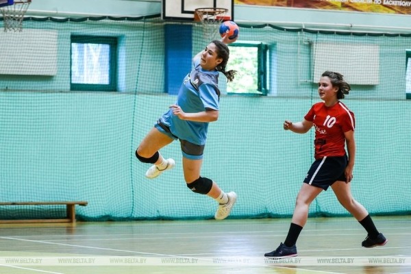 Финальный этап соревнований по гандболу «Стремительный мяч» стартовал в Бресте. Фоторепортаж