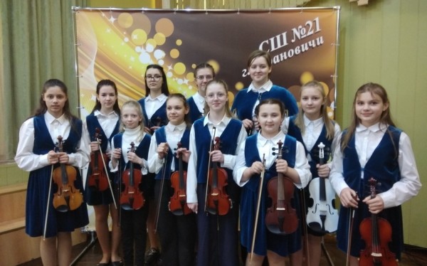 Скрипки правят бал: 12 участников школьного «Пассажа» достигают маленьких и больших высот Скрипки правят бал: 12 участников школьного «Пассажа» достигают маленьких и больших высот