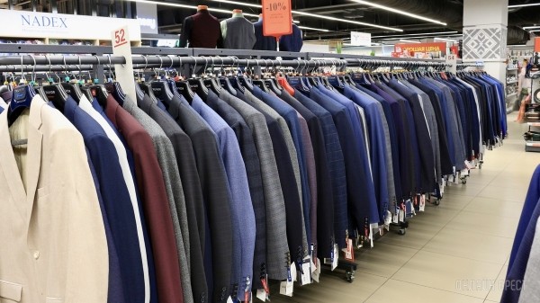 Соберите свой безупречный образ с иголочки в «ЦУМе», на третьем этаже. Готовимся к выпускным, линейкам, свадьбам