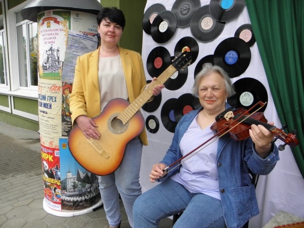Интерактивная библиотечная площадка «Музыка в каждом из нас» собрала горожан  Интерактивная библиотечная площадка «Музыка в каждом из нас» собрала горожан