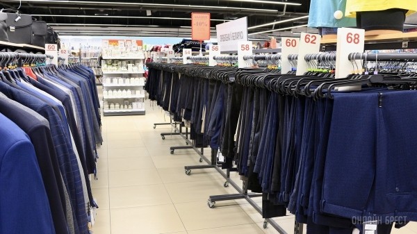 Соберите свой безупречный образ с иголочки в «ЦУМе», на третьем этаже. Готовимся к выпускным, линейкам, свадьбам