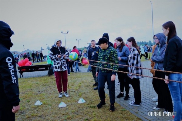 
                Читатель: Сегодня в Бресте на празднике «Дети нового 1000-летия»
            