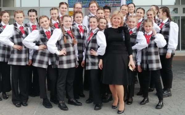 Хористы СШ № 21 показали свое исполнительское мастерство на «Пасхальных встречах» Хористы СШ № 21 показали свое исполнительское мастерство на «Пасхальных встречах»