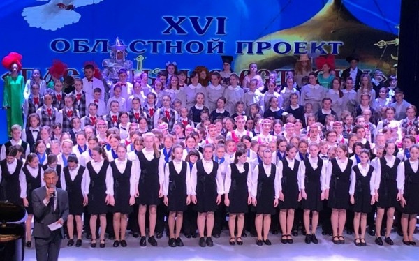 Хористы СШ № 21 показали свое исполнительское мастерство на «Пасхальных встречах» Хористы СШ № 21 показали свое исполнительское мастерство на «Пасхальных встречах»