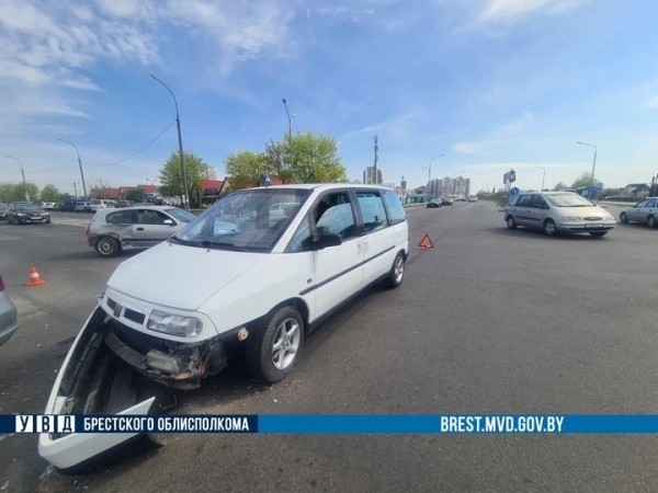 21-летний брестчанин на «Ниссан» не пропустил «Фиат» 21-летний брестчанин на «Ниссан» не пропустил «Фиат»