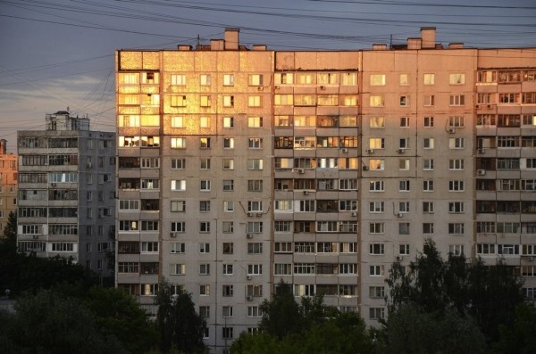 В Беларуси женщину за долги переселили из двушки в комнату в коммуналке В Беларуси женщину за долги переселили из двушки в комнату в коммуналке