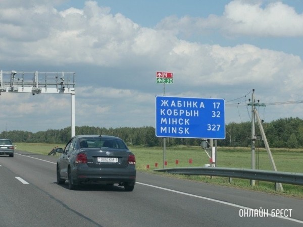 В Беларуси продажи новых авто снизились в 3,5 раза