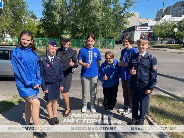 В Бресте у пешеходных переходов появились трафаретные надписи В Бресте у пешеходных переходов появились трафаретные надписи