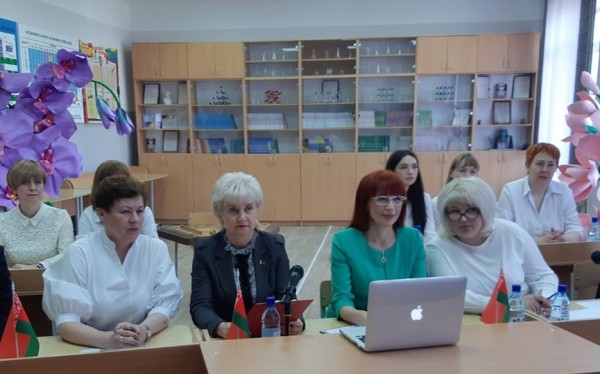 Барановичская школа подписала уникальное соглашение с Китаем