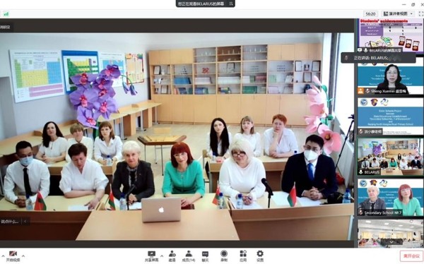 Барановичская школа подписала уникальное соглашение с Китаем