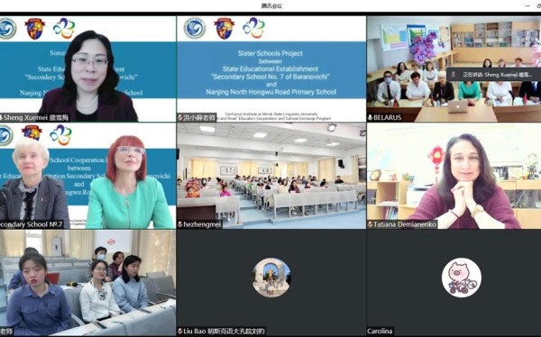 Барановичская школа подписала уникальное соглашение с Китаем