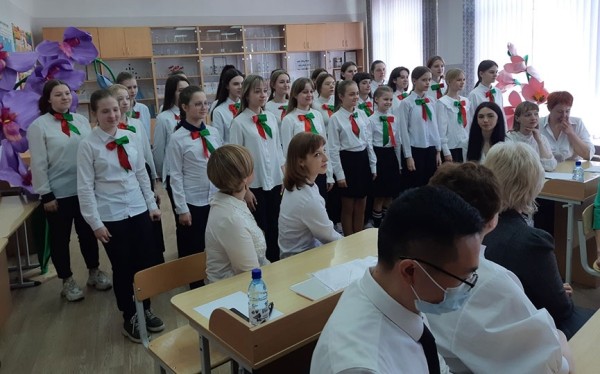 Барановичская школа подписала уникальное соглашение с Китаем