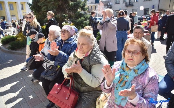 Фотофакт. Интерактивные площадки «Вечер поколений» в Барановичах ко Дню Победы