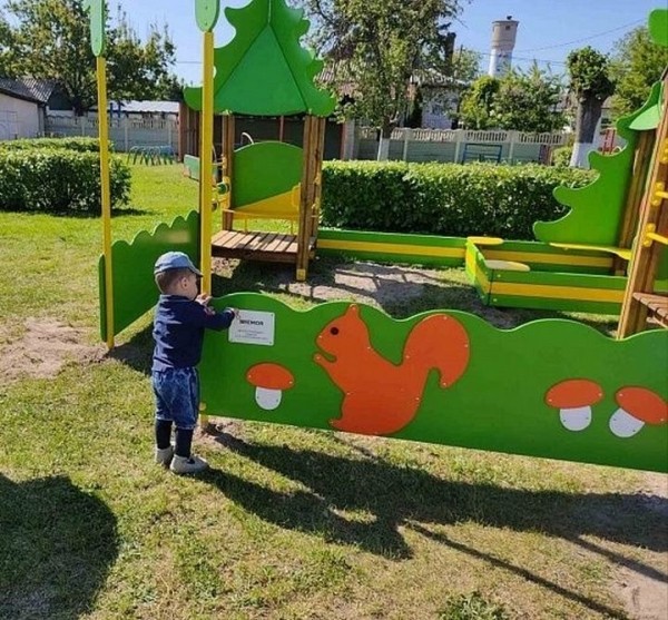 Брестская компания установила игровую площадку на территории специализированного дома ребенка