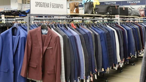 Соберите свой безупречный образ с иголочки в «ЦУМе», на третьем этаже. Готовимся к выпускным, линейкам, свадьбам