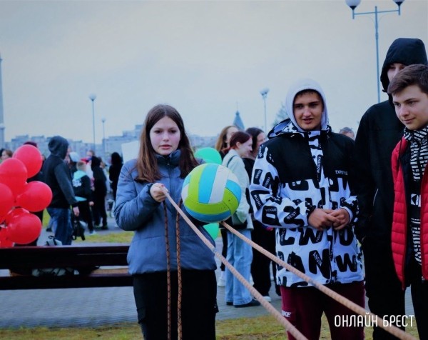 
                Читатель: Сегодня в Бресте на празднике «Дети нового 1000-летия»
            