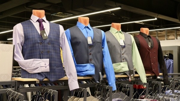 Соберите свой безупречный образ с иголочки в «ЦУМе», на третьем этаже. Готовимся к выпускным, линейкам, свадьбам