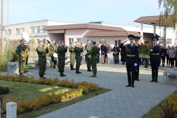 Брестские коммунальники почтили память воинов-пограничников, погибших в годы Великой Отечественной войны Брестские коммунальники почтили память воинов-пограничников, погибших в годы Великой Отечественной войны