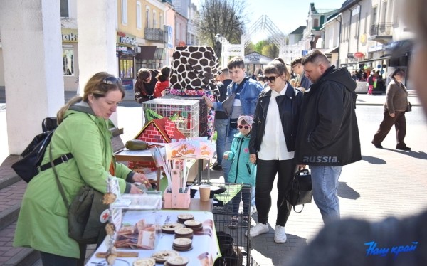 Фотофакт. Интерактивные площадки «Вечер поколений» в Барановичах ко Дню Победы