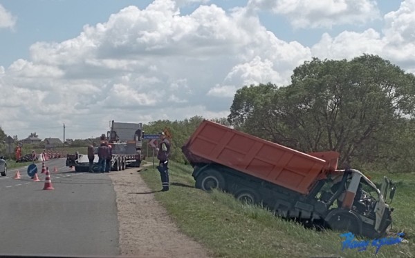 Фотофакт. Два грузовика столкнулись в Барановичском районе Фотофакт. Два грузовика столкнулись в Барановичском районе