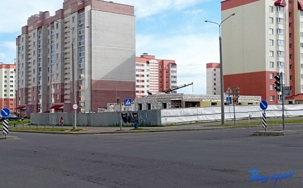 Фотофакт. В Боровках вырастает здание магазина