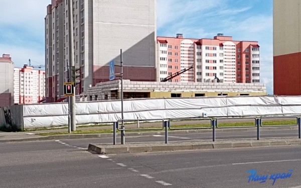 Фотофакт. В Боровках вырастает здание магазина