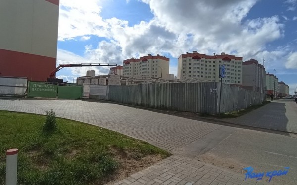 Фотофакт. В Боровках вырастает здание магазина