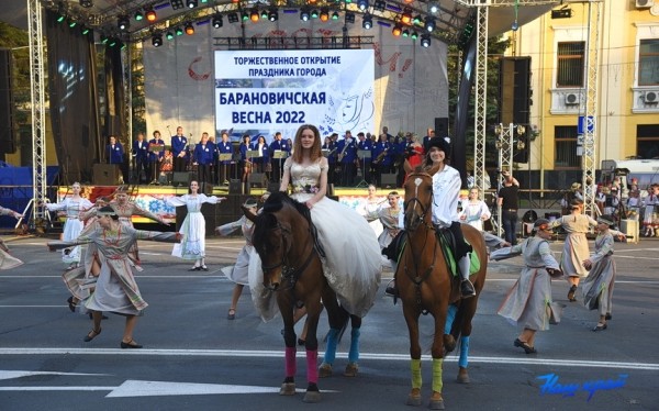 Фоторепортаж. Торжественная церемония открытия праздника города «Барановичская весна 2022» Фоторепортаж. Торжественная церемония открытия праздника города «Барановичская весна 2022»