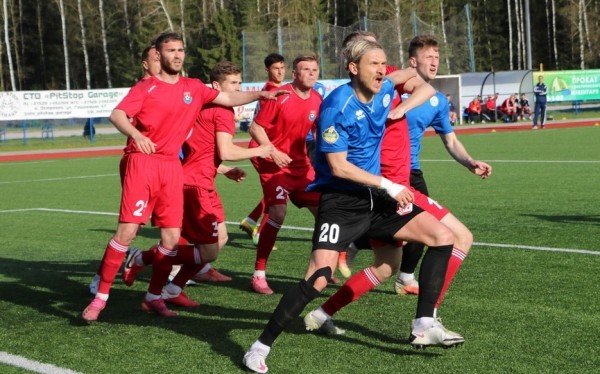 Футбол: содержательная игра барановичан не завершилась голами