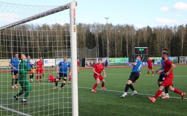 Футбол: содержательная игра барановичан не завершилась голами